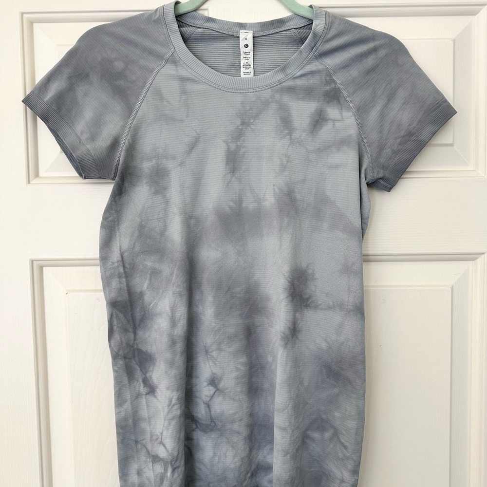 Lululemon Swiftly Tech Short Sleeve 2.0 in Grey Marble Dye